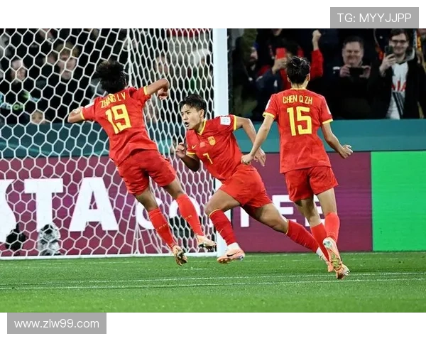 中国女足挺进世界杯八强创历史新高 众将展现顽强拼搏精神