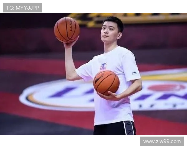 中国男篮全员出战备战世界杯 杨鸣带领球队训练迎接挑战